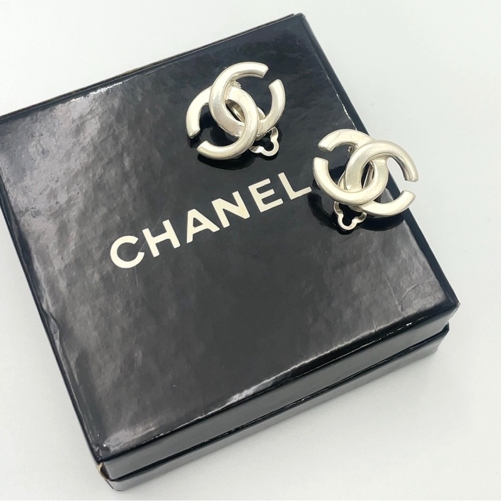 CHANEL CC Turnlock silver clip on earrings